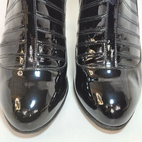 CHANEL Patent Leather Ankle Booties Shoes Paris New York PNY 37.5 (US 7.5) 2006