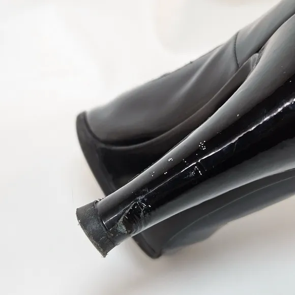 CHANEL Patent Leather Ankle Booties Shoes Paris New York PNY 37.5 (US 7.5) 2006