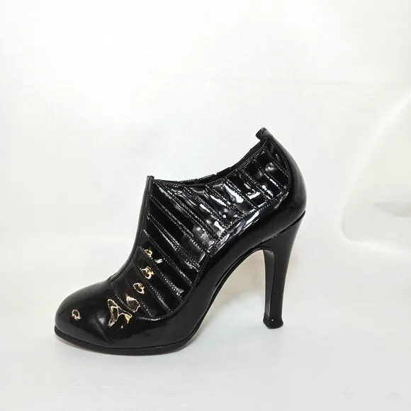 CHANEL Patent Leather Ankle Booties Shoes Paris New York PNY 37.5 (US 7.5) 2006