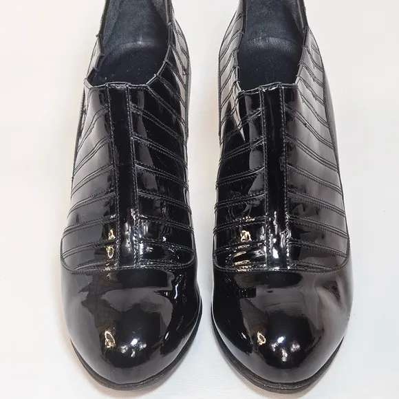 CHANEL Patent Leather Ankle Booties Shoes Paris New York PNY 37.5 (US 7.5) 2006