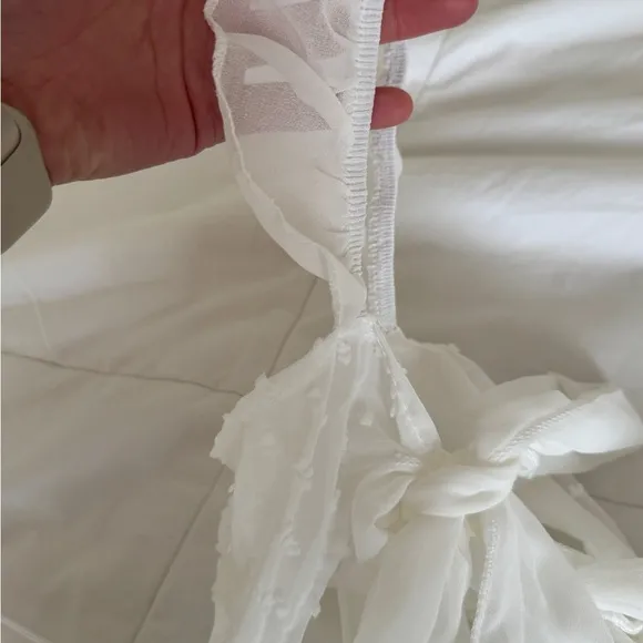 Charming White Off-the-Shoulder Women’s Dress Size S