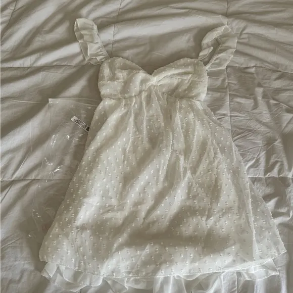 Charming White Off-the-Shoulder Women’s Dress Size S