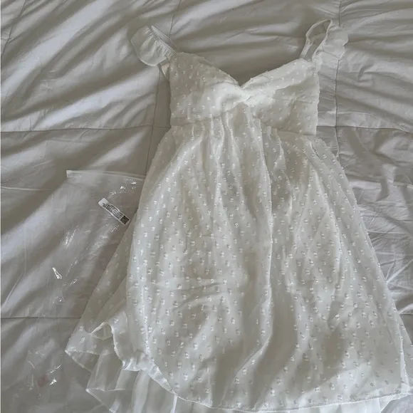 Charming White Off-the-Shoulder Women’s Dress Size S