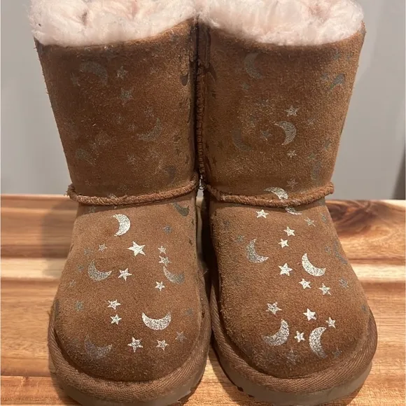 Chestnut Brown toddler 6c Star and Moon Patterned Ugg Boots