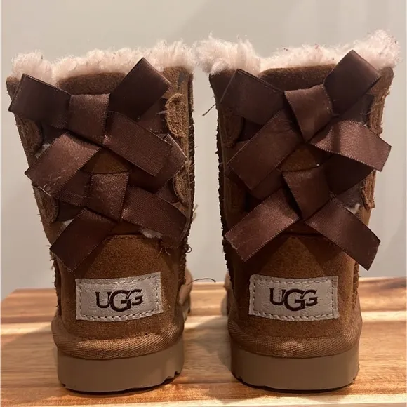 Chestnut Brown toddler 6c Star and Moon Patterned Ugg Boots