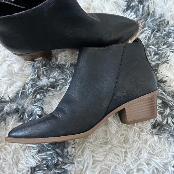 Circus Sam Edelman Heidi Booties. Almond toe, back pull tab.