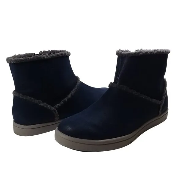Clarks Cloudsteppers Step Glow Rose Women's Blue Faux Fur Lined Zip Boots 9.5W