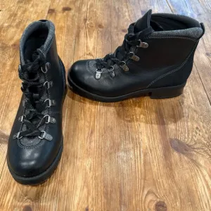 Clarks Collection Soft Cushion Black Leather Ankle Boots #15807 Women’s 7 NEW