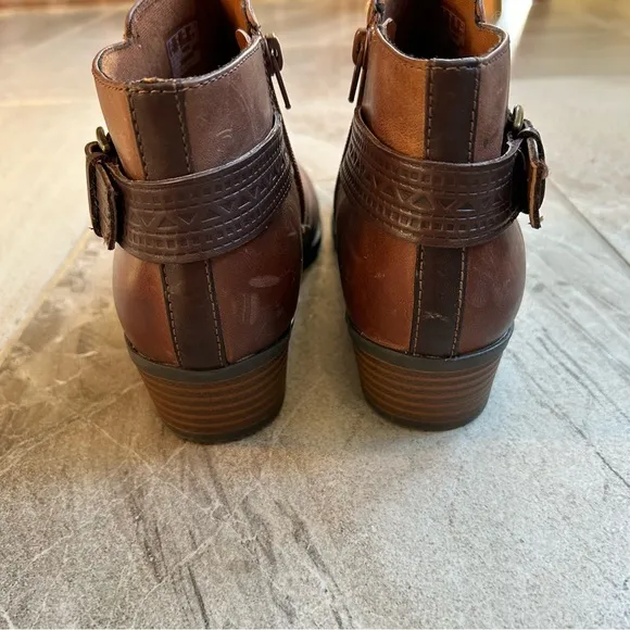 Clarks Collection Women’s Addiy Kara Tan Leather Almond Toe Ankle Boots, Size 8M