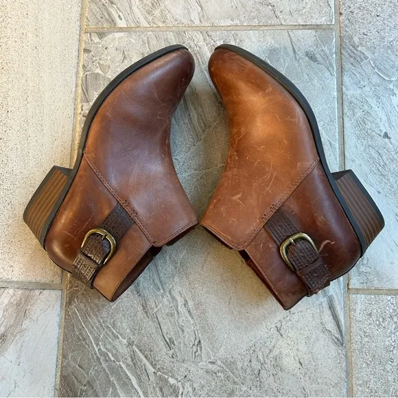 Clarks Collection Women’s Addiy Kara Tan Leather Almond Toe Ankle Boots, Size 8M