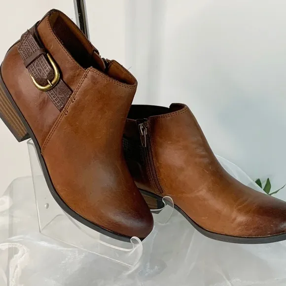 Clarks Collection Women's Brown Addiy Kara Booties!