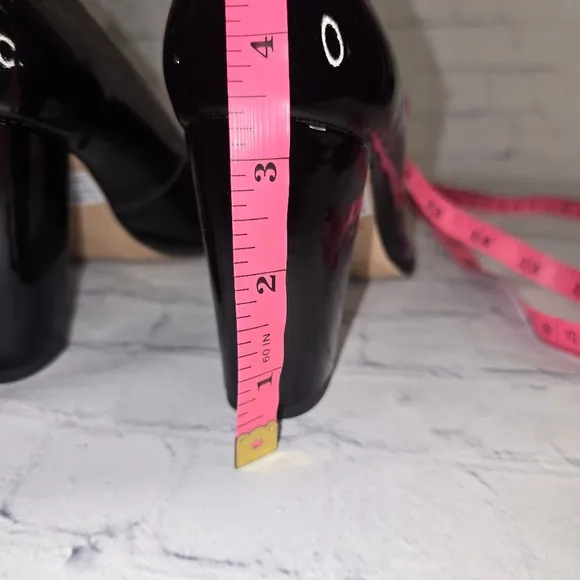 Clarks Elegant Black Women's  Patten Learher Heels Size 8 1/2