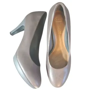 Clarks Gray Pumps Women's Classic Leather Heels Size 8