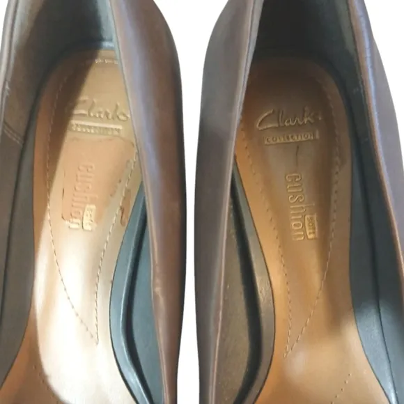 Clarks Gray Pumps Women's Classic Leather Heels Size 8