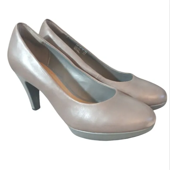 Clarks Gray Pumps Women's Classic Leather Heels Size 8