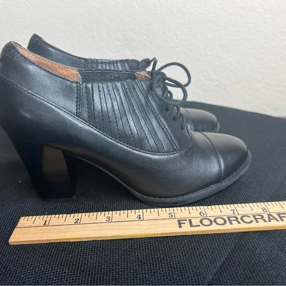 Clarks Indigo Black Leather Lace Up Booties Women’s Size 6.5M Heels 63091 Comfy