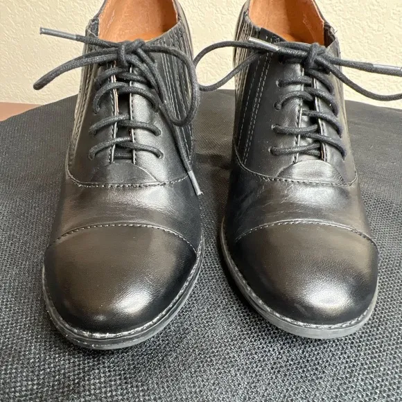 Clarks Indigo Black Leather Lace Up Booties Women’s Size 6.5M Heels 63091 Comfy