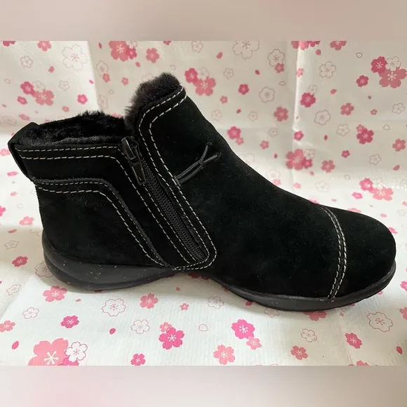 Clarks Roseville Aster Black Ankle Boots Leather/Suede Womens Size 7 WIDE