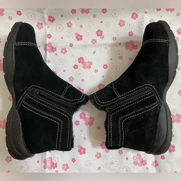 Clarks Roseville Aster Black Ankle Boots Leather/Suede Womens Size 7 WIDE