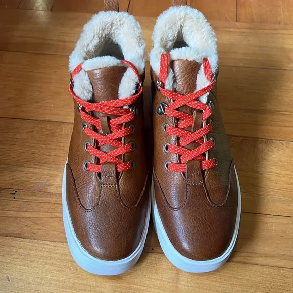CLARKS - WOMENS HERO HIKER BOOTS Size 7.5 NWOT