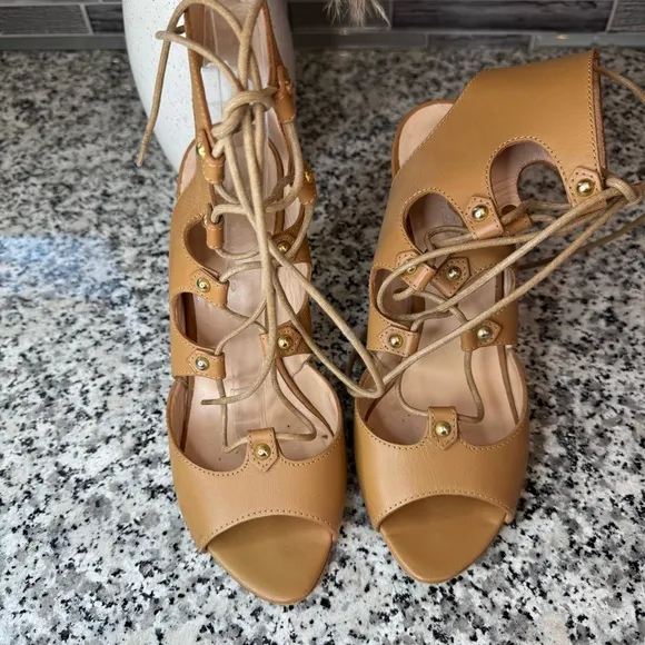 Club Monaco | Elegant Tan Leather Lace-Up Heels Size 40