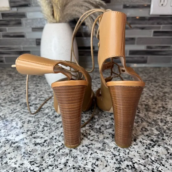 Club Monaco | Elegant Tan Leather Lace-Up Heels Size 40