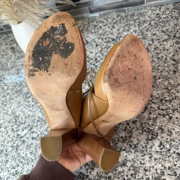 Club Monaco | Elegant Tan Leather Lace-Up Heels Size 40
