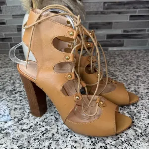 Club Monaco | Elegant Tan Leather Lace-Up Heels Size 40