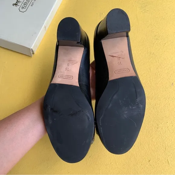 COACH pumps leather heels shoes size 7.5 black metal hardwear logo detail