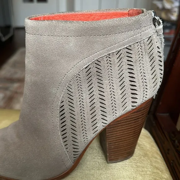 Coach Sahara Honey Suede Perforated High Heel Ankle Boots Bootie Size US 9 B