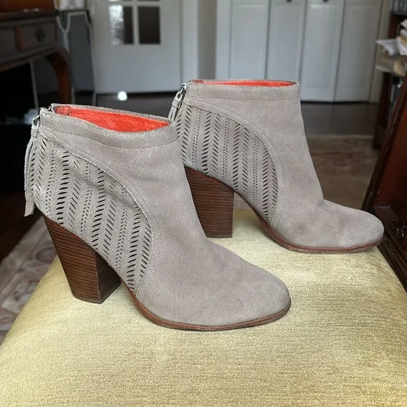 Coach Sahara Honey Suede Perforated High Heel Ankle Boots Bootie Size US 9 B