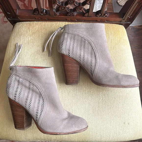 Coach Sahara Honey Suede Perforated High Heel Ankle Boots Bootie Size US 9 B