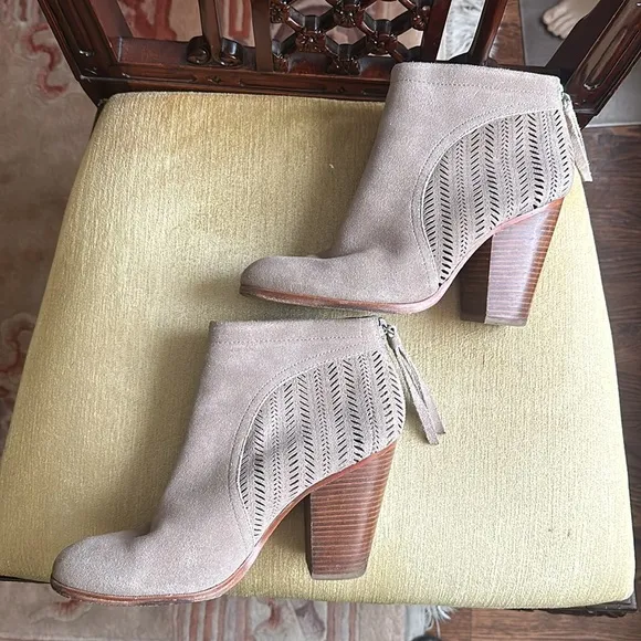 Coach Sahara Honey Suede Perforated High Heel Ankle Boots Bootie Size US 9 B