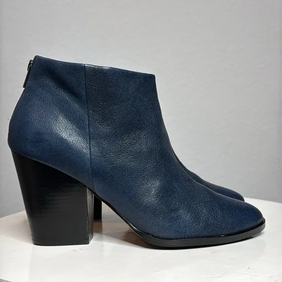 COLE HAAN DEY BLAZER BLUE LEATHER ALMOND TOE STACKED HEEL ANKLE BOOTS BOOTIES