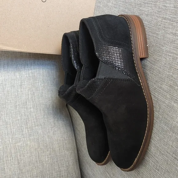 Collection by Clarks Women's Camzin Mix Black Suede Ankle Boots 6.5 NIB