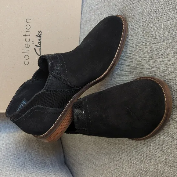 Collection by Clarks Women's Camzin Mix Black Suede Ankle Boots 6.5 NIB