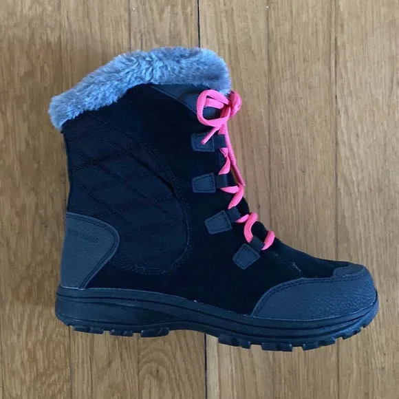 COLUMBIA BLACK LACE UP BOOTS WINTER FAUX FUR LINED BIG GIRLS 4 EXCELLENT