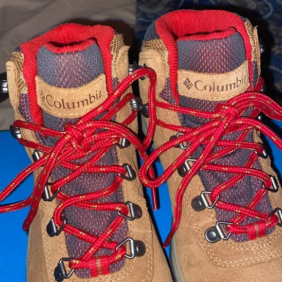Columbia Omni-Tech HIKING BOOTS SIZE 6 retail $110 New in Box women’s