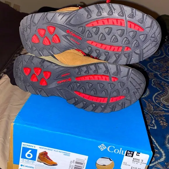 Columbia Omni-Tech HIKING BOOTS SIZE 6 retail $110 New in Box women’s