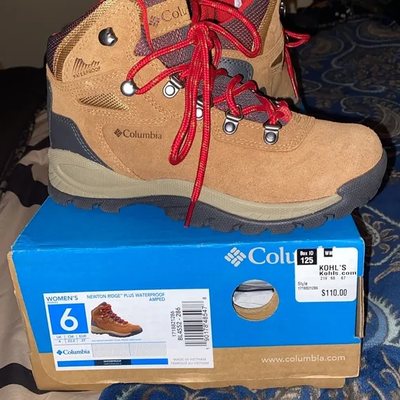 Columbia Omni-Tech HIKING BOOTS SIZE 6 retail $110 New in Box women’s