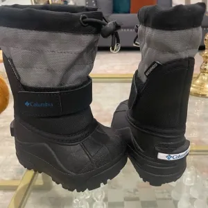 Columbia toddler powderbug snow boot size 4 Toddler NEW