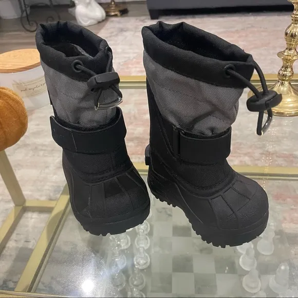 Columbia toddler powderbug snow boot size 4 Toddler NEW