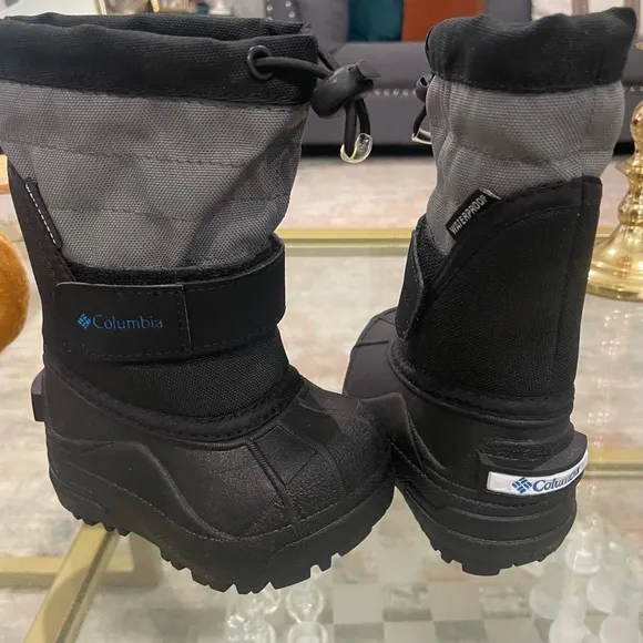 Columbia toddler powderbug snow boot size 4 Toddler NEW