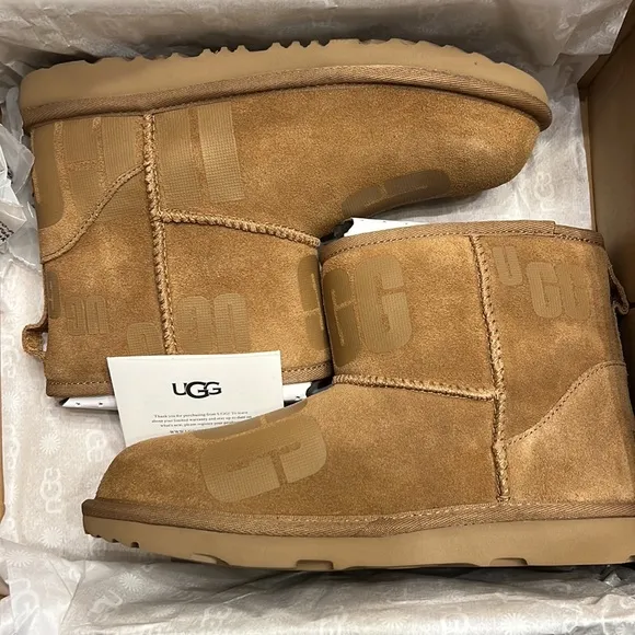 COPY - UGG Australia Girls Cozy Scatter Graphic Mini Booties Size 4 NIB!