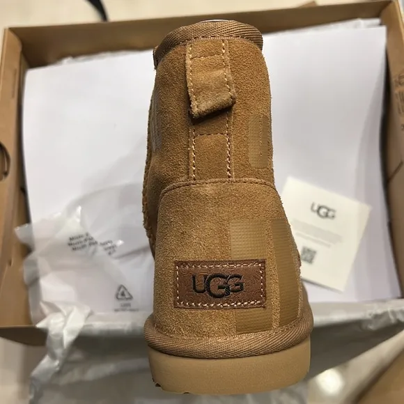 COPY - UGG Australia Girls Cozy Scatter Graphic Mini Booties Size 4 NIB!