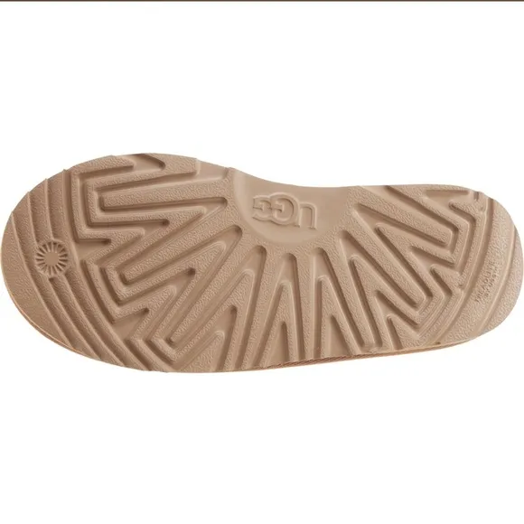COPY - UGG Australia Girls Cozy Scatter Graphic Mini Booties Size 4 NIB!