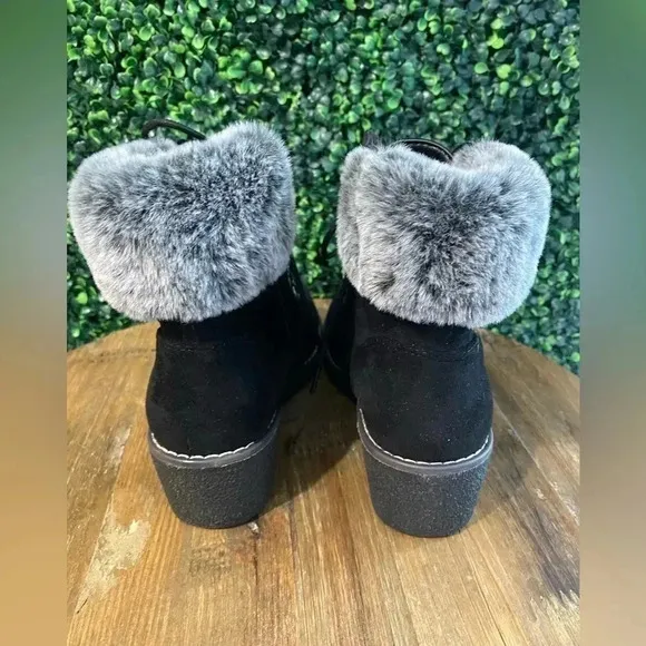 Corkys Fox Bay in Black - Size 6 New