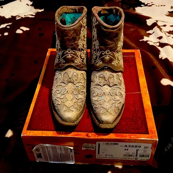 “Corral Boots” Worn 2 Ways!