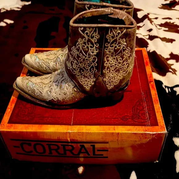 “Corral Boots” Worn 2 Ways!