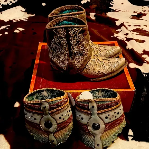 “Corral Boots” Worn 2 Ways!